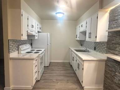 Main picture of 19 Lewis Ave