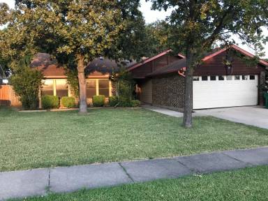 Main picture of 8232 Meadowbrook Dr