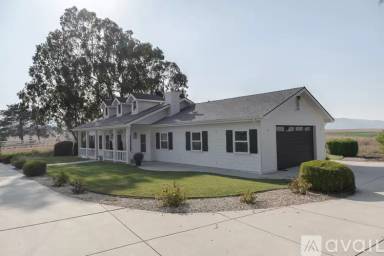 Main picture of 520 Country Ln