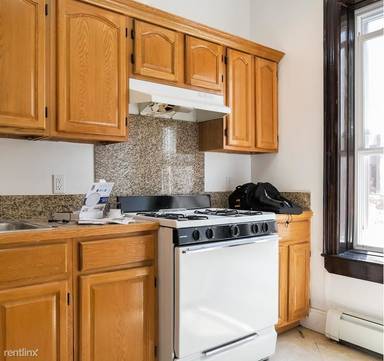 Main picture of 581 Bradford St