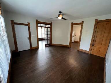 Main picture of 700 W Powers St