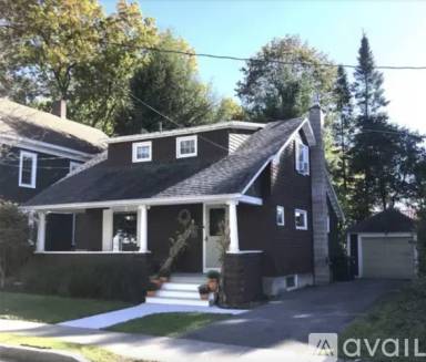Main picture of 4 Irving Pl