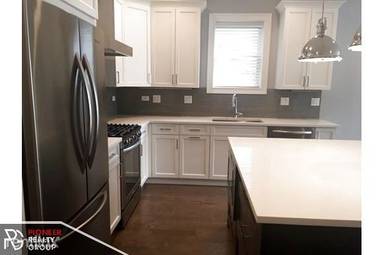Main picture of 1241 W Oakdale Ave