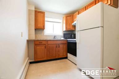 Main picture of 230 Lake St
