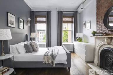 Main picture of 347 W 51st St
