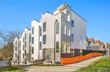 Main picture of 2214 S Charles St