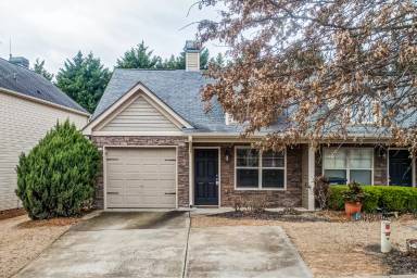 Main picture of 137 Cypress Ct