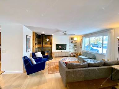 Main picture of 1213 NE Hollinshead Dr