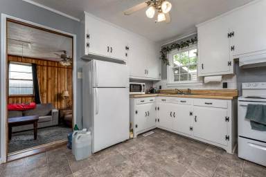 Main picture of 206 River Heights Dr