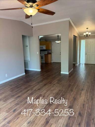Main picture of 521 Van Buren Rd
