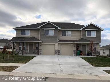 Main picture of 107 SW Lily St