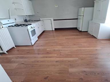 Main picture of 401 Curtice St W