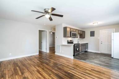 Main picture of 610 N Maple St