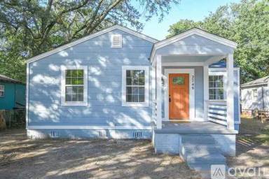 Main picture of 2750 E Surrey Dr