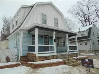 Main picture of 852 Shawano Ave