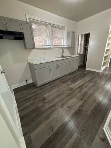 Main picture of 7543 S May St