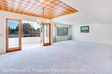 Main picture of 6606 Park Point Way NE