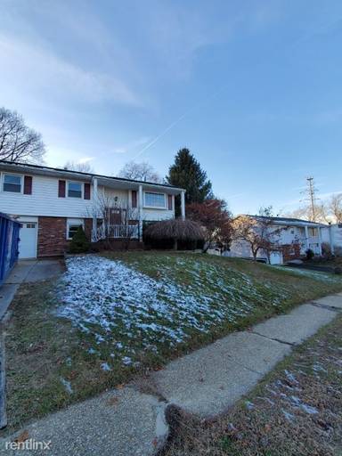 Main picture of 6 Iris Dr