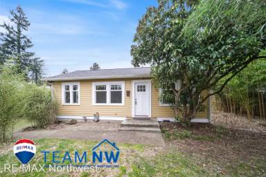 Main picture of 1010 Pine Ave NE