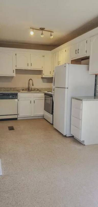 Main picture of 1604 Oak Hill Dr