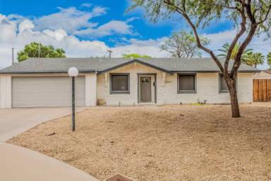 Main picture of 10833 N 38th Pl