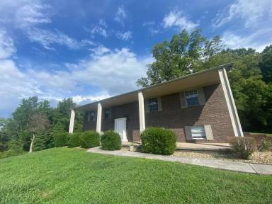 Main picture of 2010 Seven Oaks Dr