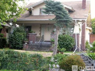 Main picture of 2101 N Fife St