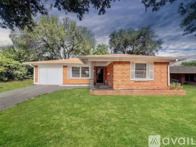 Main picture of 2919 College Cir