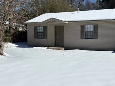 Main picture of 112 N Bond Ave