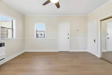 Main picture of 3234 E Broadway