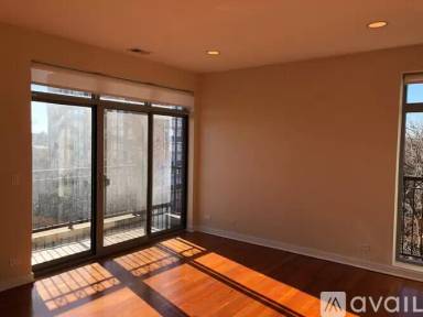 Main picture of 6957 N Greenview Ave