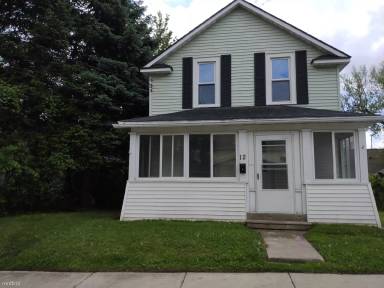 Main picture of 18 Edna Ave