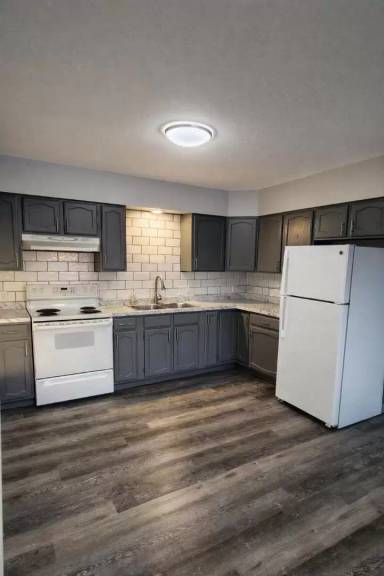 Main picture of 102 Lake Ave S