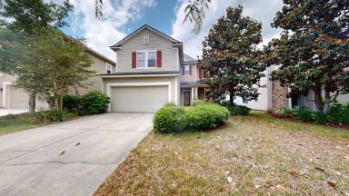Main picture of 18 Woodland Greens Dr