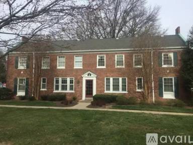 Main picture of 1745 N Troy St