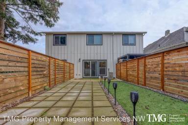 Main picture of 5253 NE 32nd Pl