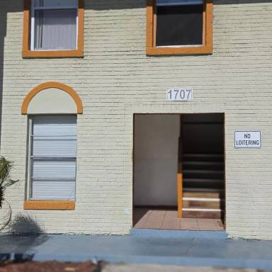Main picture of 1703 Michigan Ave
