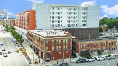 Main picture of 999 N High St