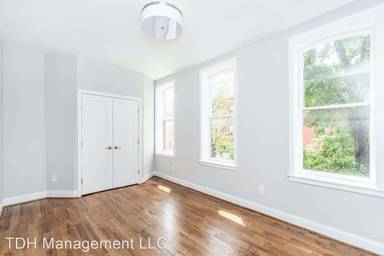 Main picture of 2118 E Baltimore St
