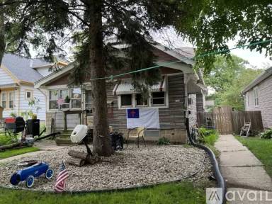 Main picture of 734 S 91st St