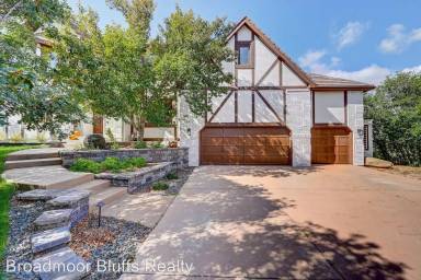Main picture of 4952 Cliff Point Cir W