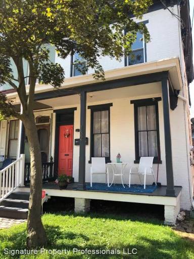 Main picture of 132 S 2nd St