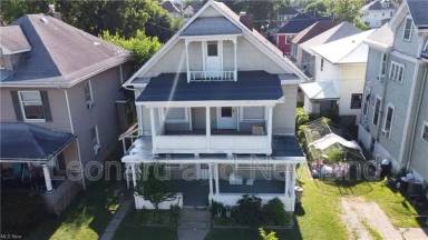 Main picture of 235 1/2 N 10th St