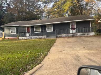 Main picture of 1042 Deryll St