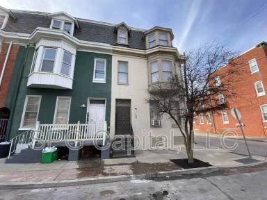 Main picture of 150 S Pine St