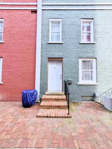 Main picture of 90 E 8th Ave