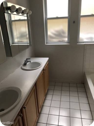Main picture of 1364 N Hoyne Ave