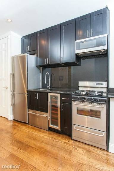 Main picture of 436 W 52nd St