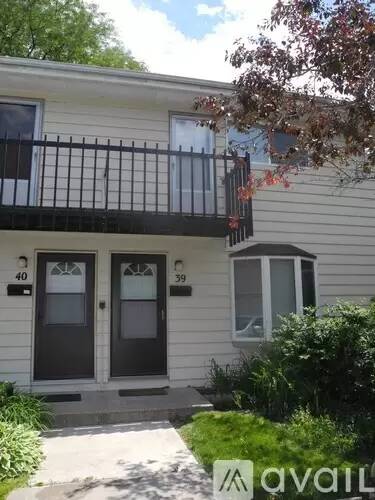 Main picture of 39 N Lakewood Gardens Ln