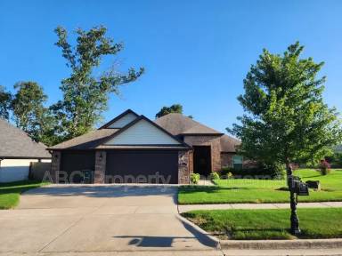 Main picture of 5009 E Truman Ln